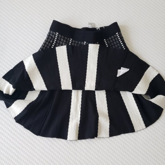NWT Printed Sweater Skirt Elastic Waist (Fits XS) - Picture 8 of 9